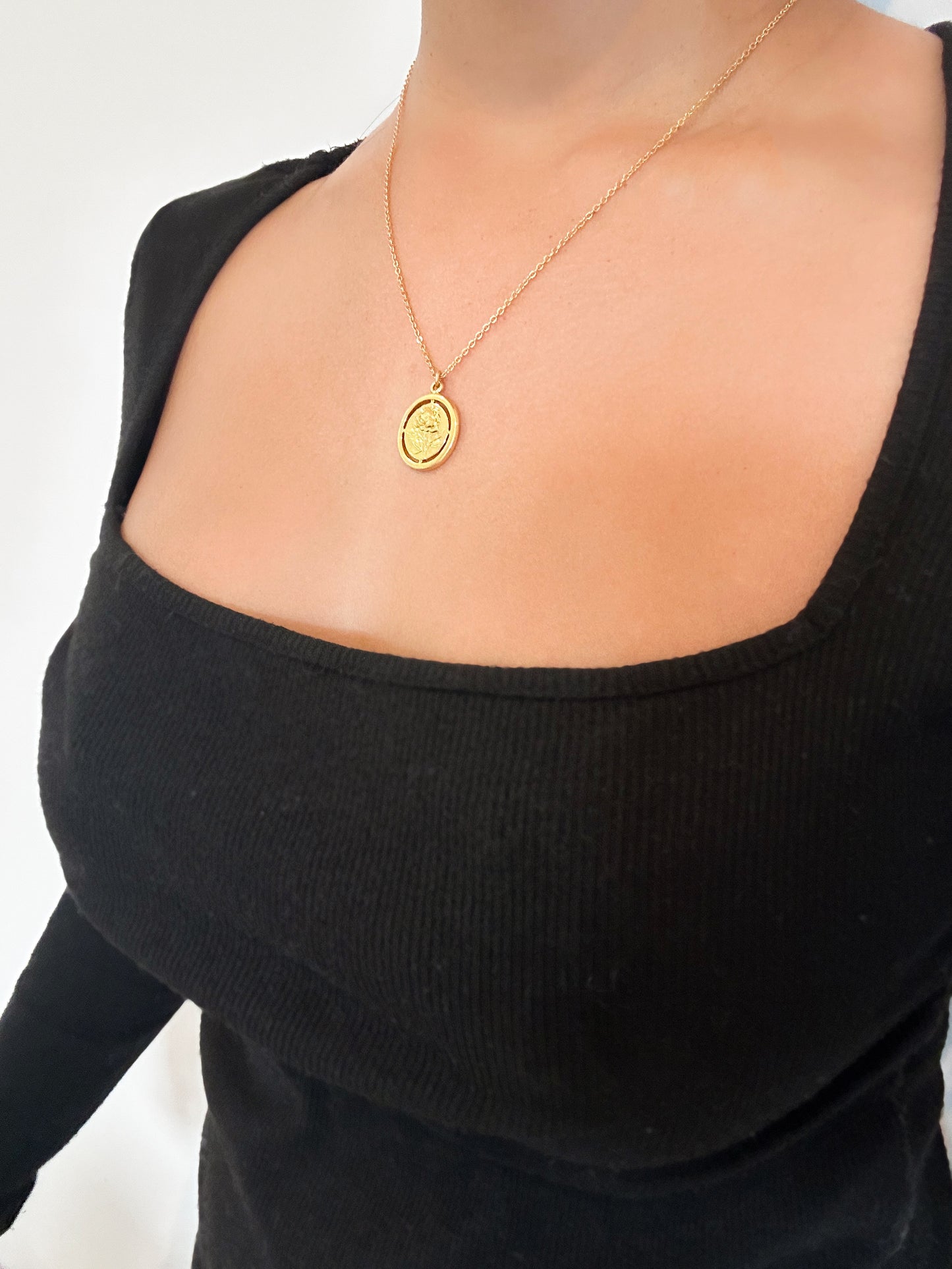 Adelaide 18k Gold Vintage Rose Pendant Necklace